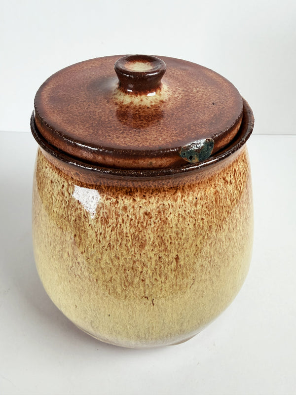 Honey Pot (misfit resident) with lid (not numbered)